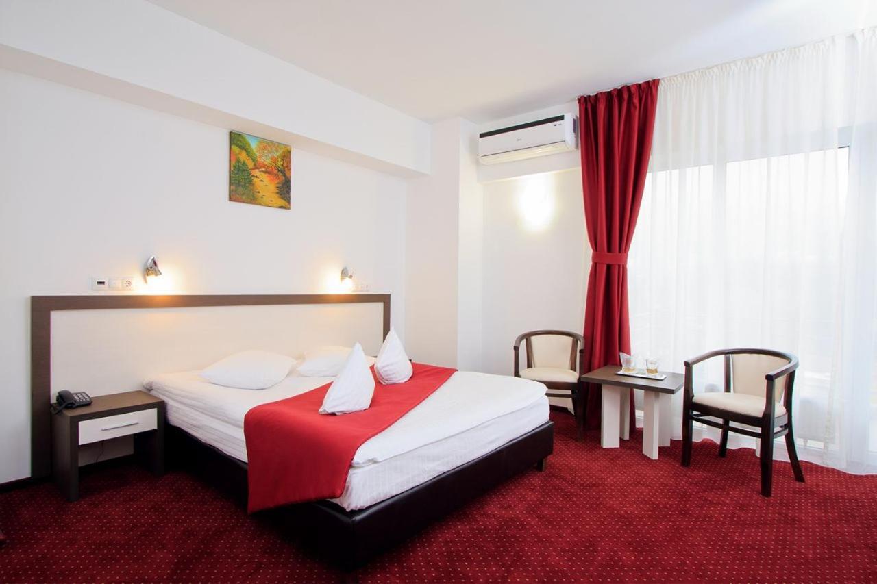 Hotel President Бэи­ле-Олэ­неш­ти Экстерьер фото