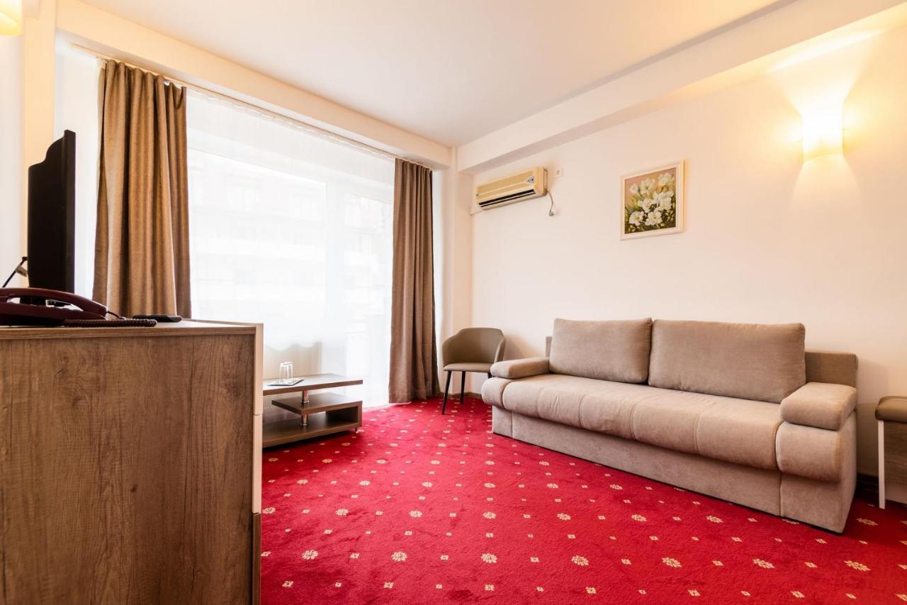 Hotel President Бэи­ле-Олэ­неш­ти Экстерьер фото