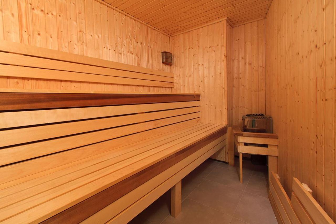 Hotel President Бэи­ле-Олэ­неш­ти Экстерьер фото