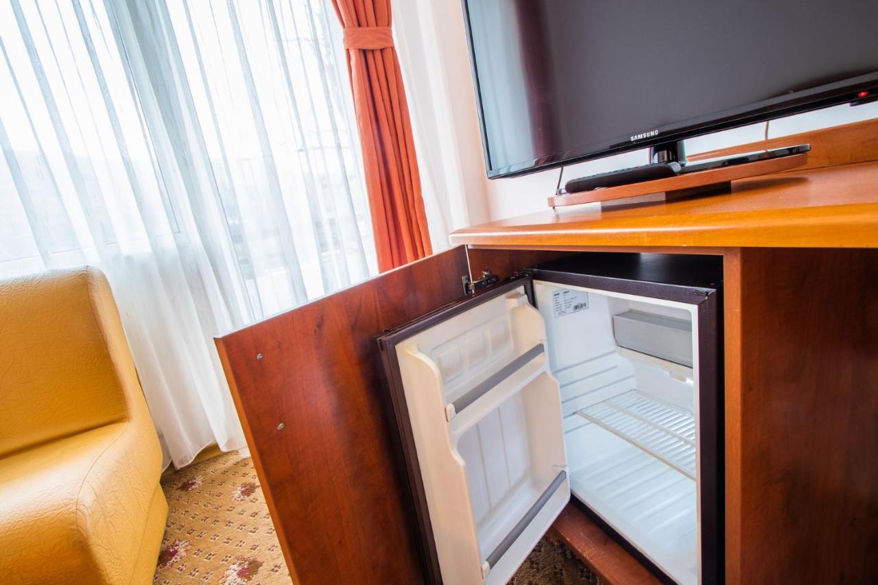 Hotel President Бэи­ле-Олэ­неш­ти Экстерьер фото